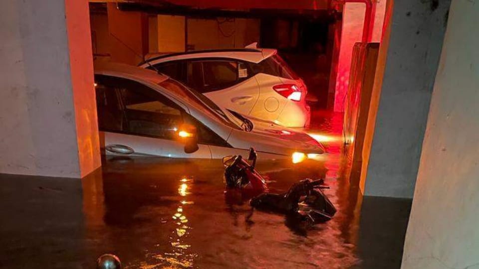 Uttarakhand Weather Waterlogging in streets of singer Neha Kakkar house due to heavy rains vehicles floating