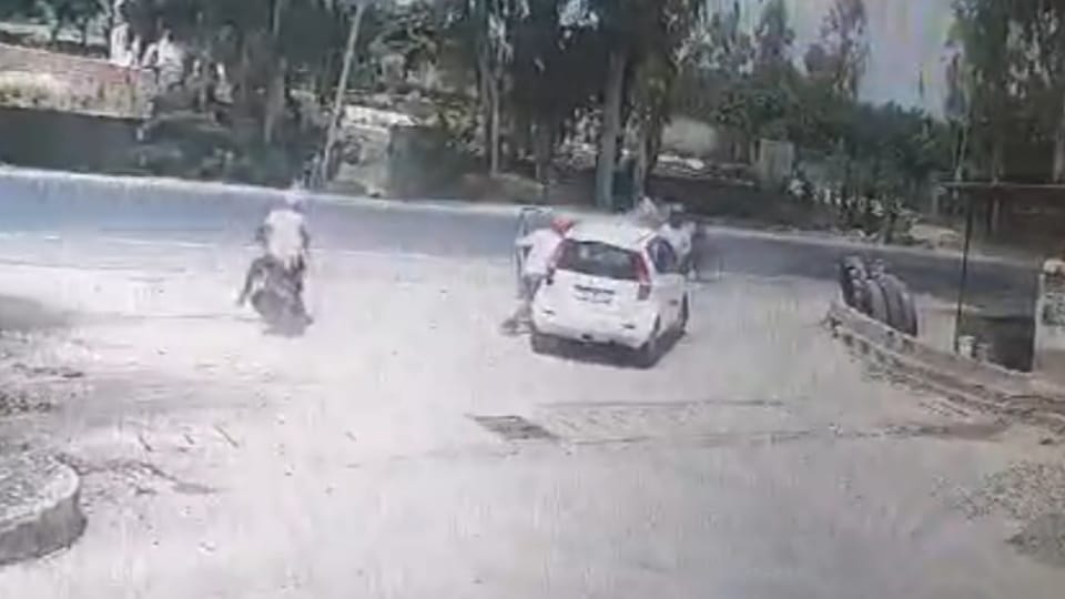 Loot with car driver in Jalalabad