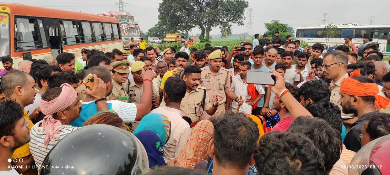 Varanasi Crime: Dhaba operator strangled to death, villagers block Allahabad-Varanasi highway, keep this deman
