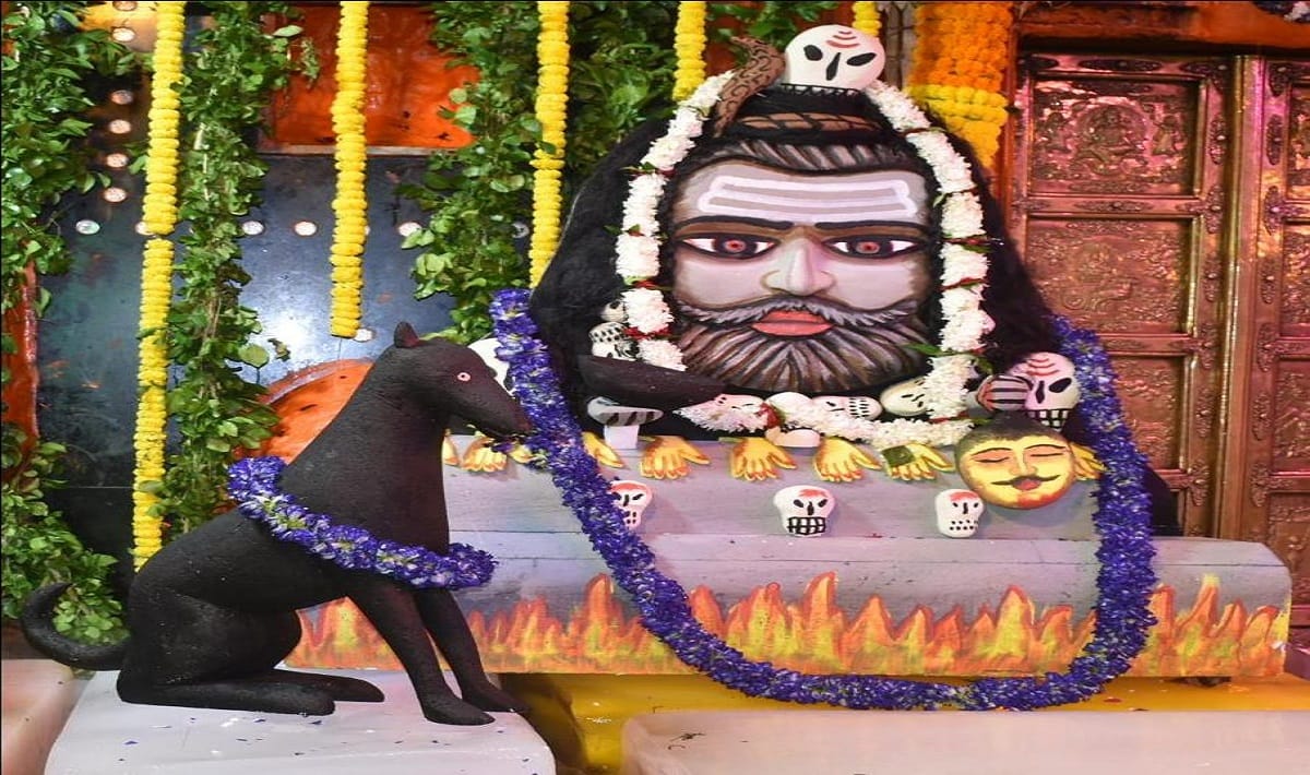 Snow adornment of kashi ke Kotwal Baba Kalbhairav devotees  delighted to see  tableau