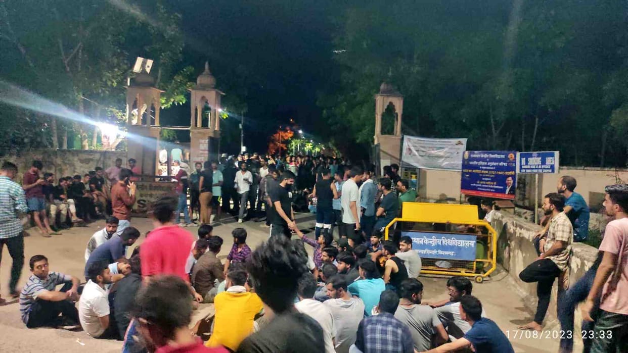 Ajmer: Uproar of students in Central University of Rajasthan