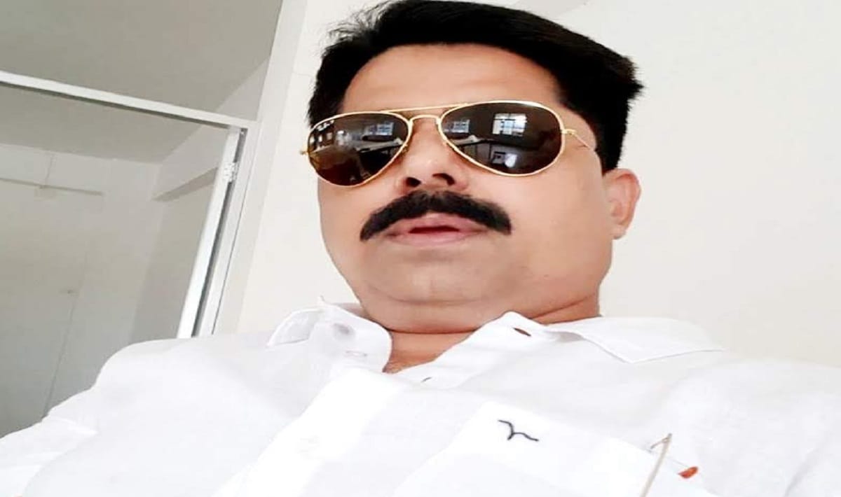 Mafia Mukhtar Ansari close aide  Zafar Khan arrested in ghazipur warrant issued in murder case