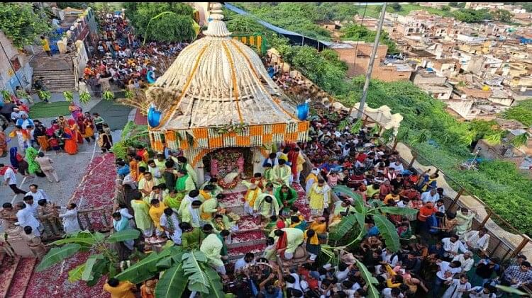 मथुरा में बड़ा हादसा: राधा अष्टमी पर दर्शन करने आए दो श्रद्धालुओं की मौत, सीएम योगी ने दुख जताया