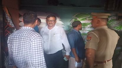 Moradabad: ADM raids sweet factory in Thakurdwara, rotten milk cake found