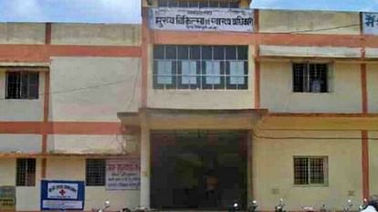 Shivpuri: ढाई साल से लटकी अनुकंपा नियुक्ति; पूर्व सीएमओ ने दी आमरण अनशन की चेतावनी Former CMO in Shivpuri warned of fast unto death