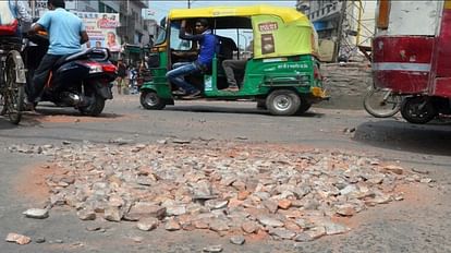 Stones thrown at main intersections to fill potholes