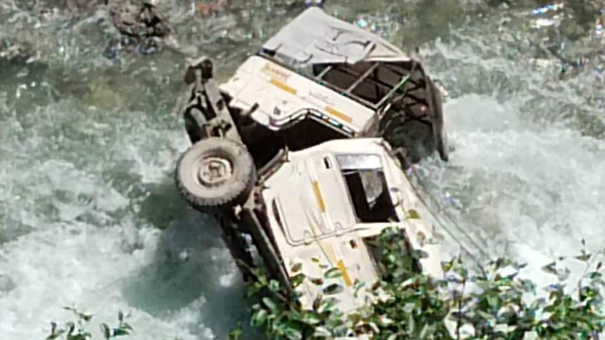 Accident near Gangotri Highway Uttarkashi one injured due to utility accident search for missing one