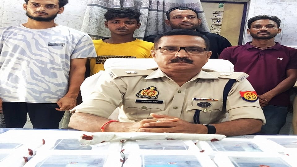 Police caught four thieves stole 19 mobiles from Bageshwar Dham