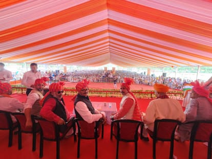 Ballia balidan diwas bjp MP Nirhua song melody of patriotism people cheered