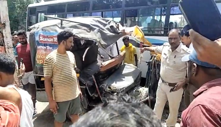 Bihar News: 4 killed, 7 injured in road accident in Purnia; speeding bus rammed tempo