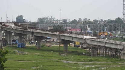 Bargadwan Nakaha Overbridge slow pace of construction will have to bear breath for whole year