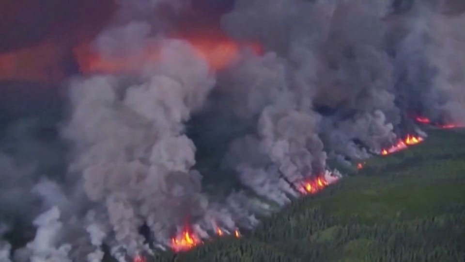 Canada wildfires: Residents scramble to flee fires in Kelowna and Yellowknife