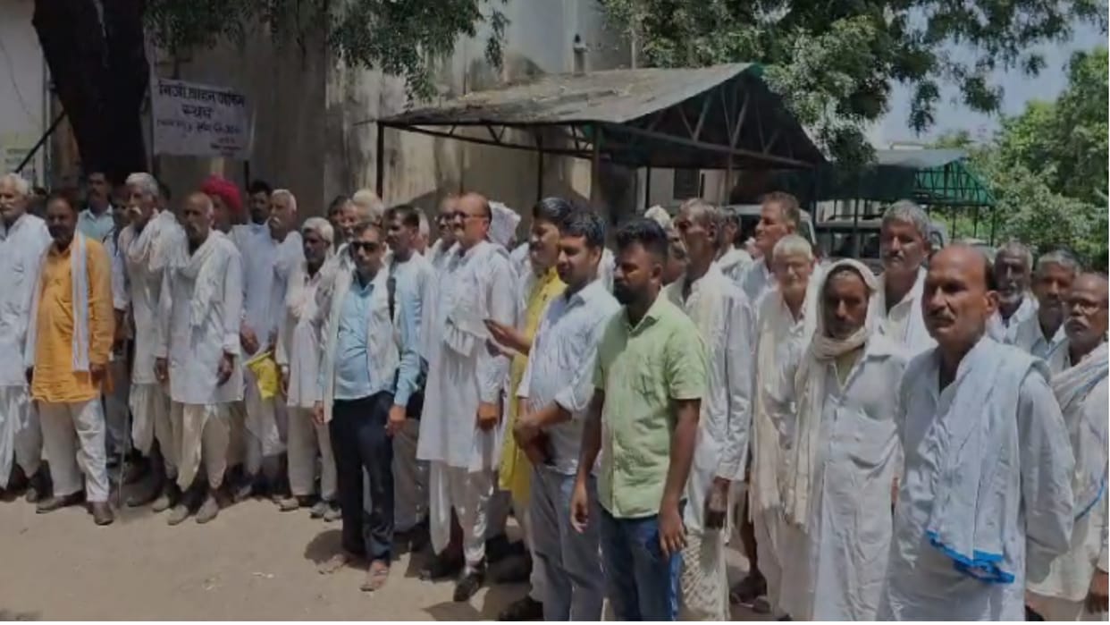 Karauli Terror of dacoits in more than 12 villages of Masalpur villagers submitted memorandum to SDM