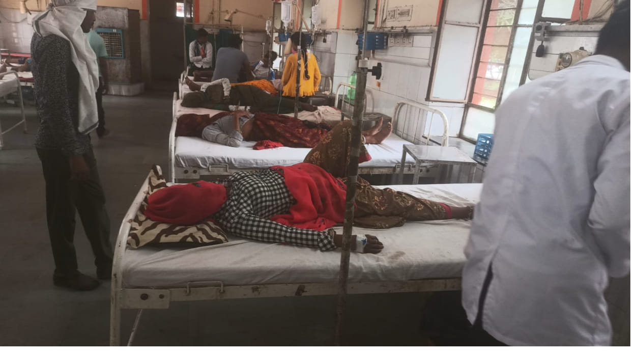 Dholpur A speeding Bolero hit a tempo near Chandpur village 8 people including 5 women were injured