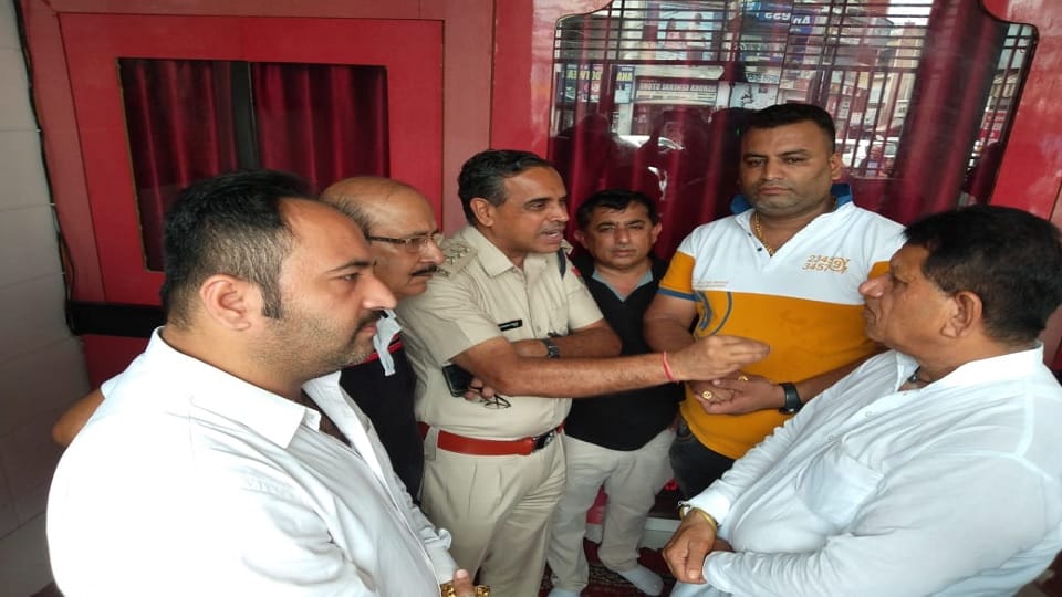 Extortion money demanded from trader of readymade garments In Hisar Rajguru market