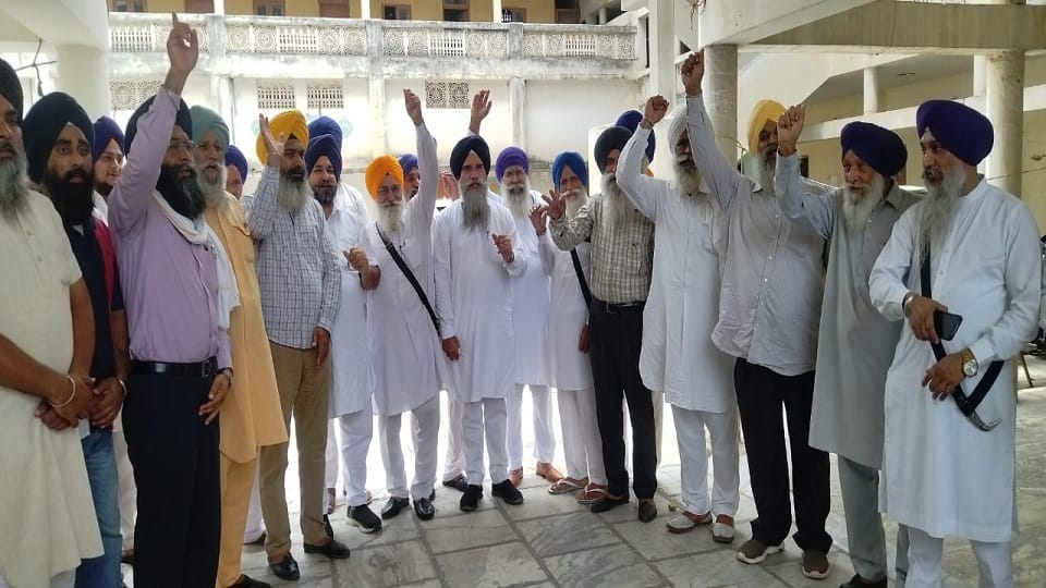 Shiromani Gurdwara Management Committee jumps into HSGMC controversy