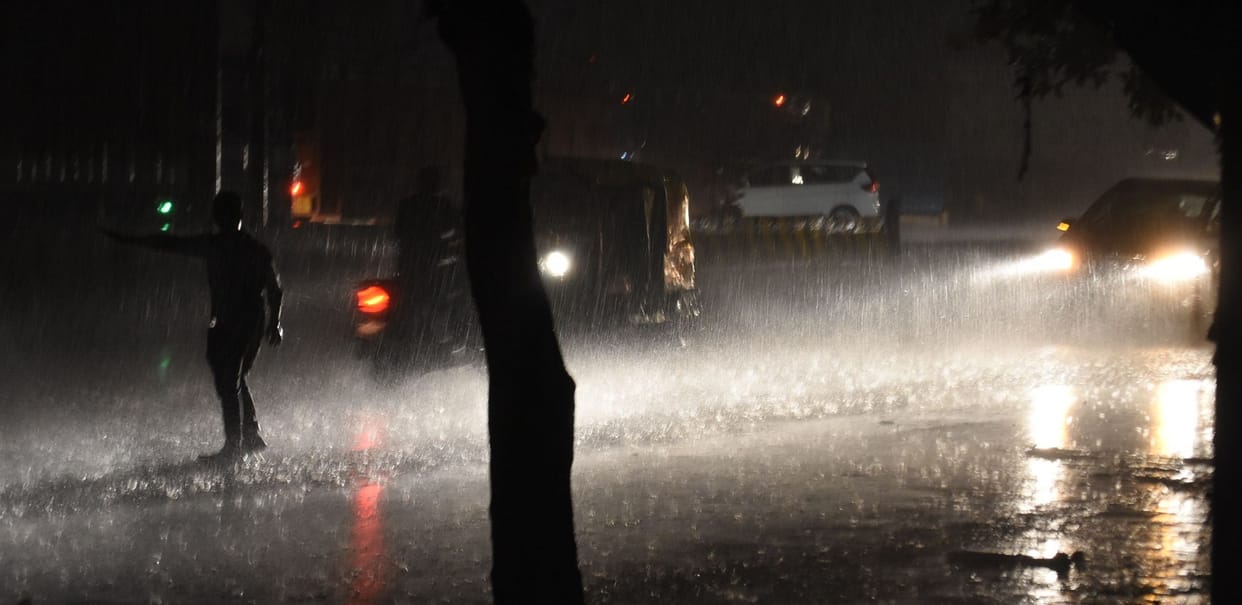 Delhi NCR Weather Sunny during day and drizzle in evening air quality improved