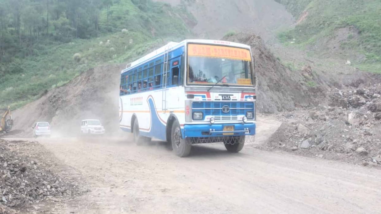 Mandi-Pathankot NH restored near Kotropi, small vehicles will ply from Mandi to Pandoh