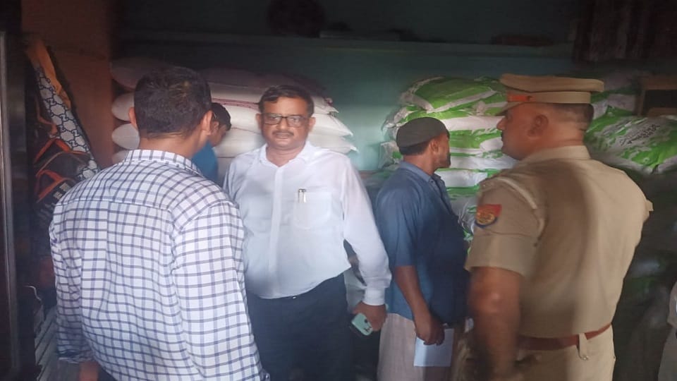 Moradabad: ADM raids sweet factory in Thakurdwara, rotten milk cake found
