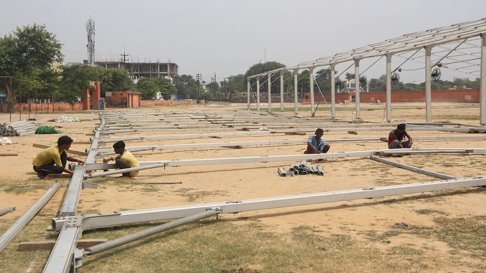 Three helipads, four parking lots, one thousand buses will come