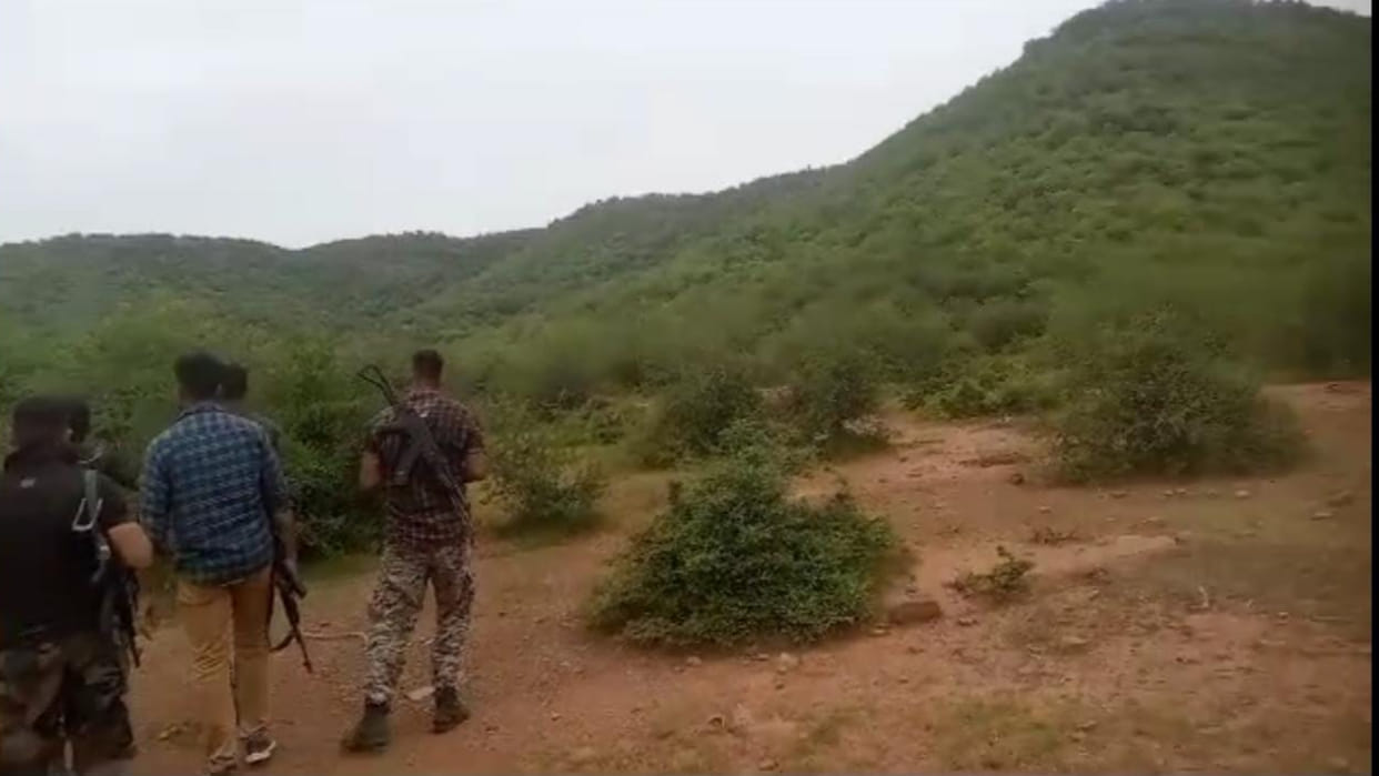 Dholpur Dharmendra alias Lukka gang encounter with police near Angai Dam miscreants Ravi and Ashok injured