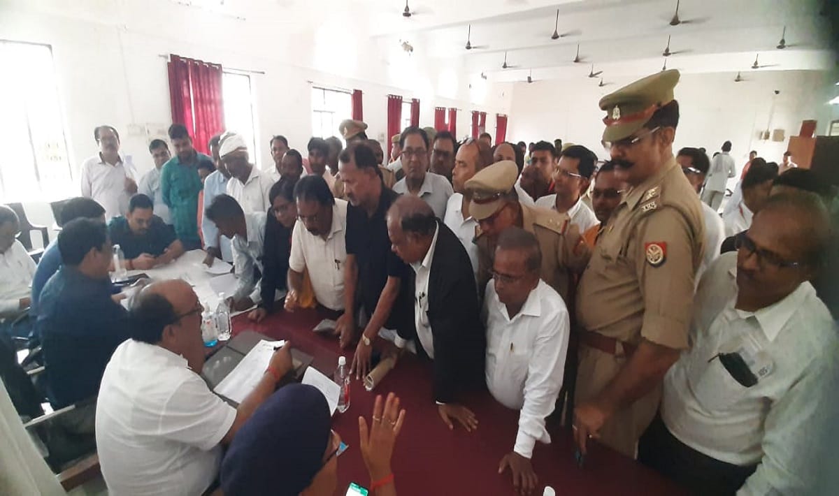 Heavy protest over demand to make Duddhi district accusing government for reneging