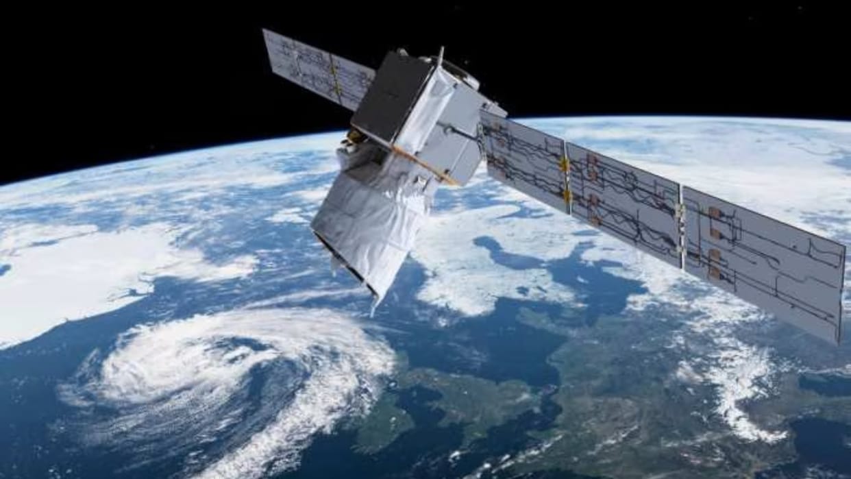 USA warns space industry companies against china russia spying staellite attack