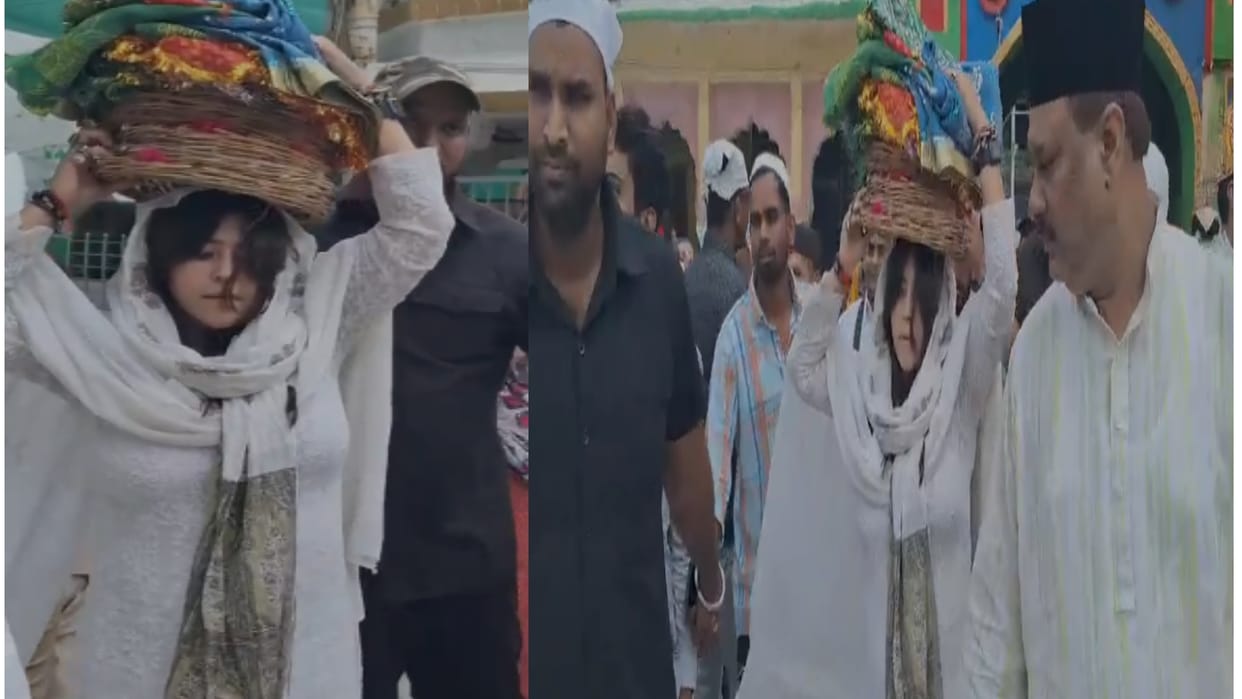 Ajmer Ekta Kapoor paid obeisance at Khwaja Garib Nawaz's dargah prayed for the success of Dream Girl 2