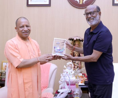Rajinikanth touched the feet of CM Yogi Adityanath