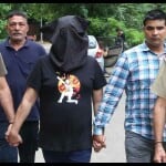 आरोपी को पेश करने ले जाती क्राइम ब्रांच की टीम।