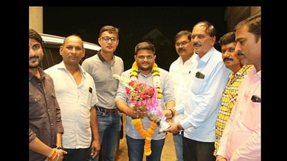 Indore: गुजरात से आए विधायक अलग-अलग विधानसभा क्षेत्रों में पहुंचे, रिपोर्ट तैयार कर भेजेंगे गृहमंत्री शाह को MLAs from Gujarat reached different assembly constituencies, will prepare report and send it to Home Minister