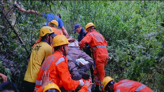 Uttarakhand Uttarkashi Gujarat Pilgrims Bus Accident Injured People Told Aap Beeti