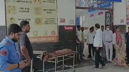 Morena: घरेलू विवाद सुलझाने आए पति-पत्नी को जीजा ने मारी गोली, बीच बचाव में आई पत्नी को भी उतारा मौत के घाट Morena The young man shot the wifes brother and sister who came to resolve the domestic dispute