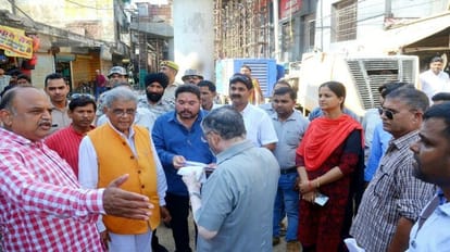 Minister Dr Arun Kumar and MP Santosh Gangwar inspected kutubkhana flyover in bareilly