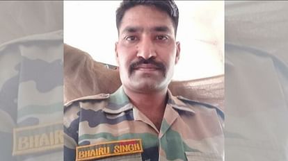 Ujjain: Army soldier died in an accident on Nagda-Unhel road, singles unit team of army gave guard of honor