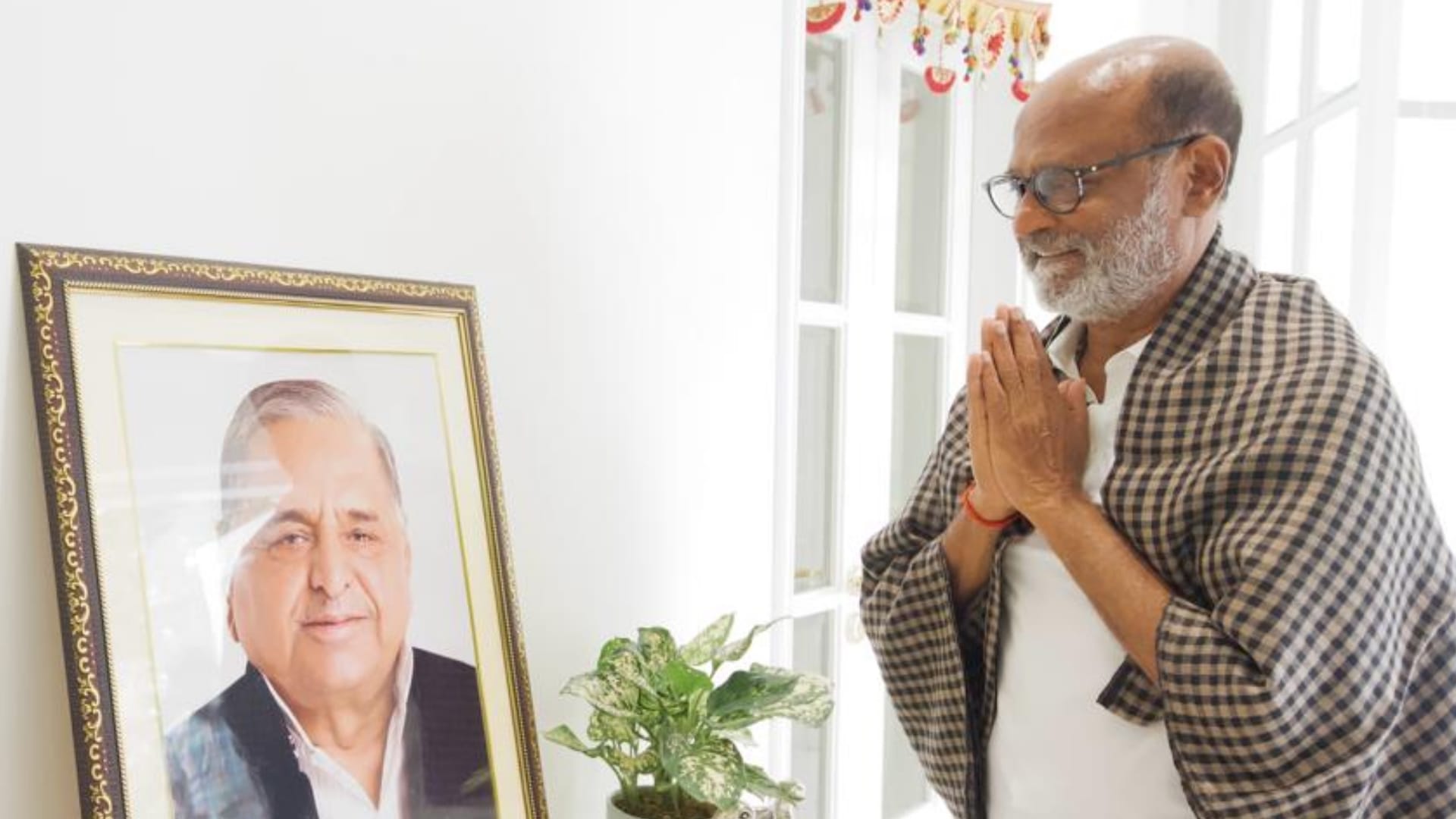 Actor Rajnikanth meets to Samajwadi Party leader Akhilesh Yadav.