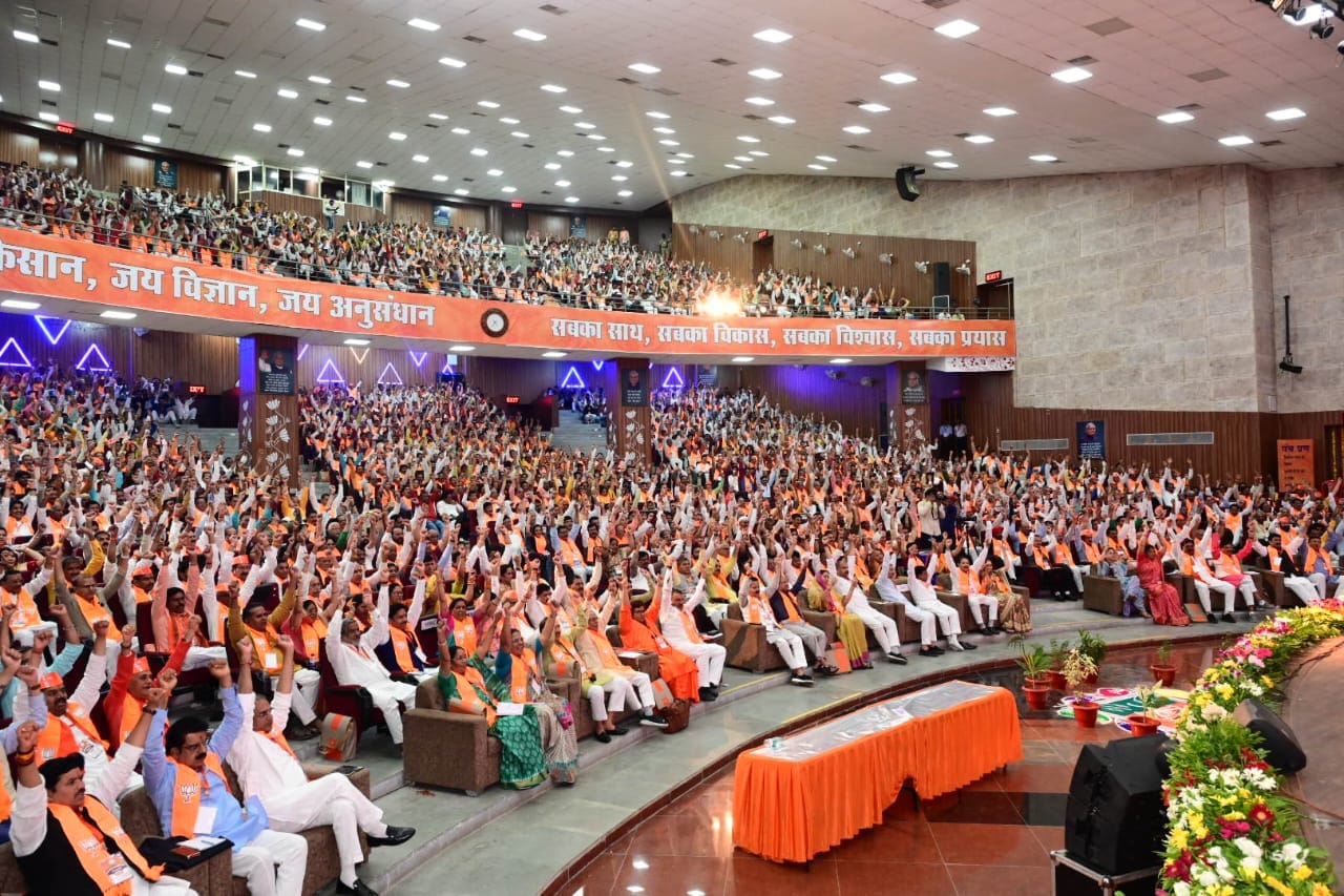 Amit Shah reached Gwalior, promised to win more than 150 seats in the state