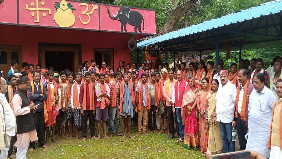 60 villagers joined BJP in Errakot BJP district president gave party membership
