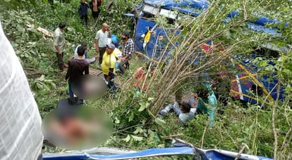 Uttarakhand Gangotri Accident: Bus Carrying 35 Pilgrims Fell Into Ditch On Gangotri Highway News in Hindi
