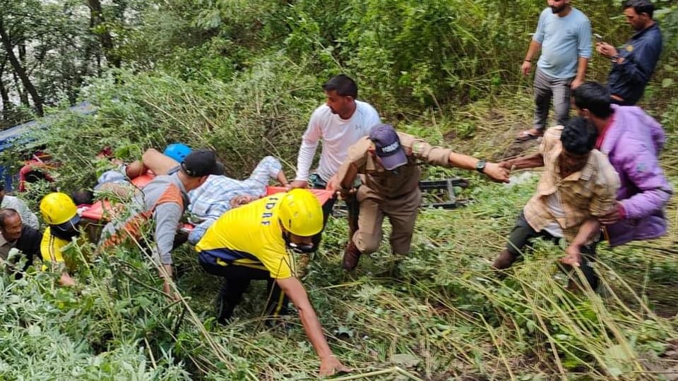 Uttarakhand Uttarkashi Bus Accident Seven Pilgrims From Gujarat Died before complete chardham yatra