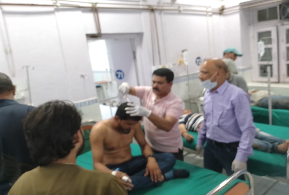 Uttarakhand Uttarkashi Gujarat Pilgrims Bus Accident News Local People Rescued Injured