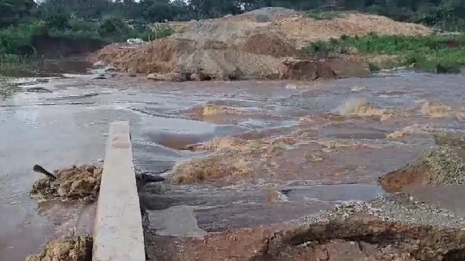 approach bridge built by National Highway Department was washed away due to heavy rains in kanker
