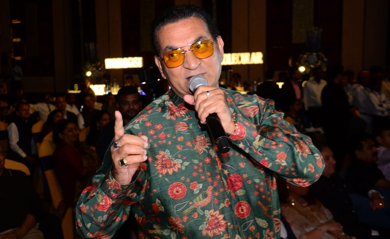 Voice of Shahrukh Khan said then Abhijeet Bhattacharya got angry, said  my identity is not dependent on him