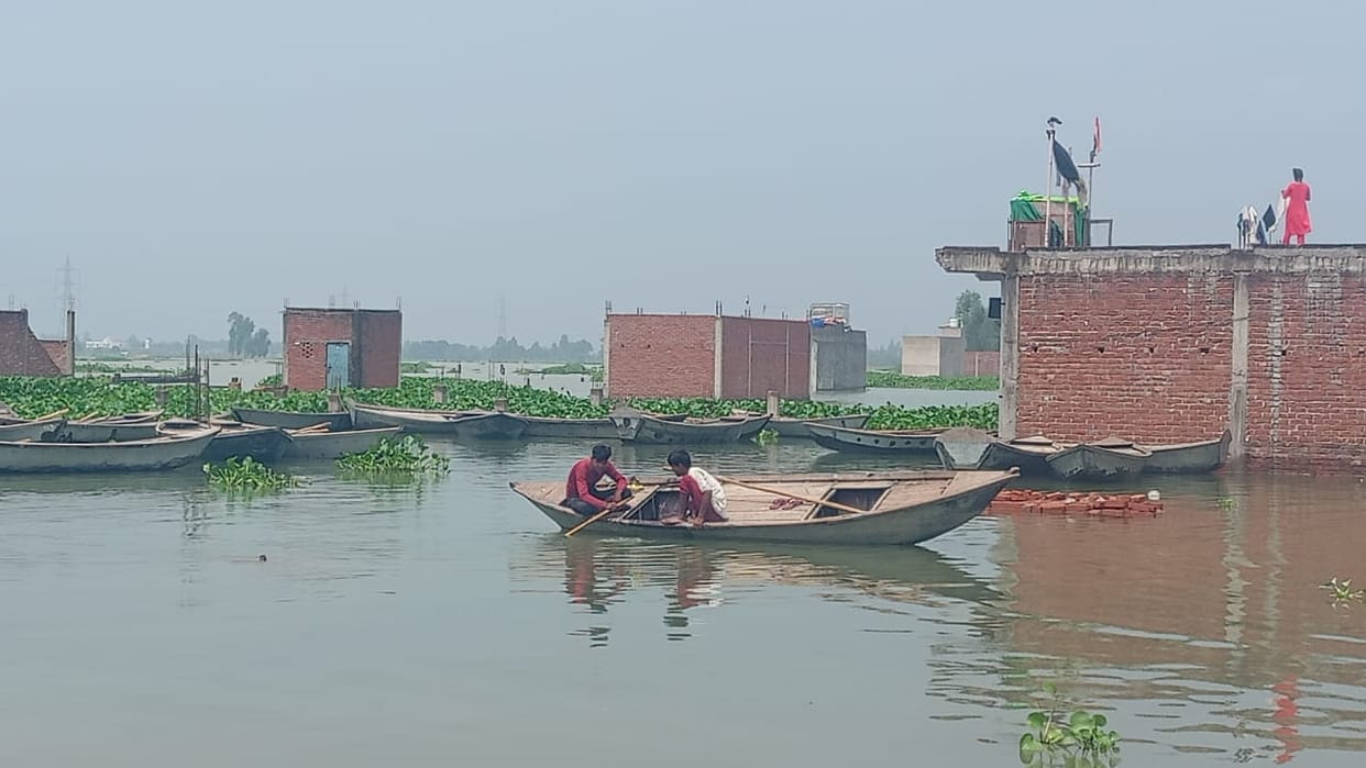 The water level of the Ganges river is above the danger mark, many villages and localities are in the grip of