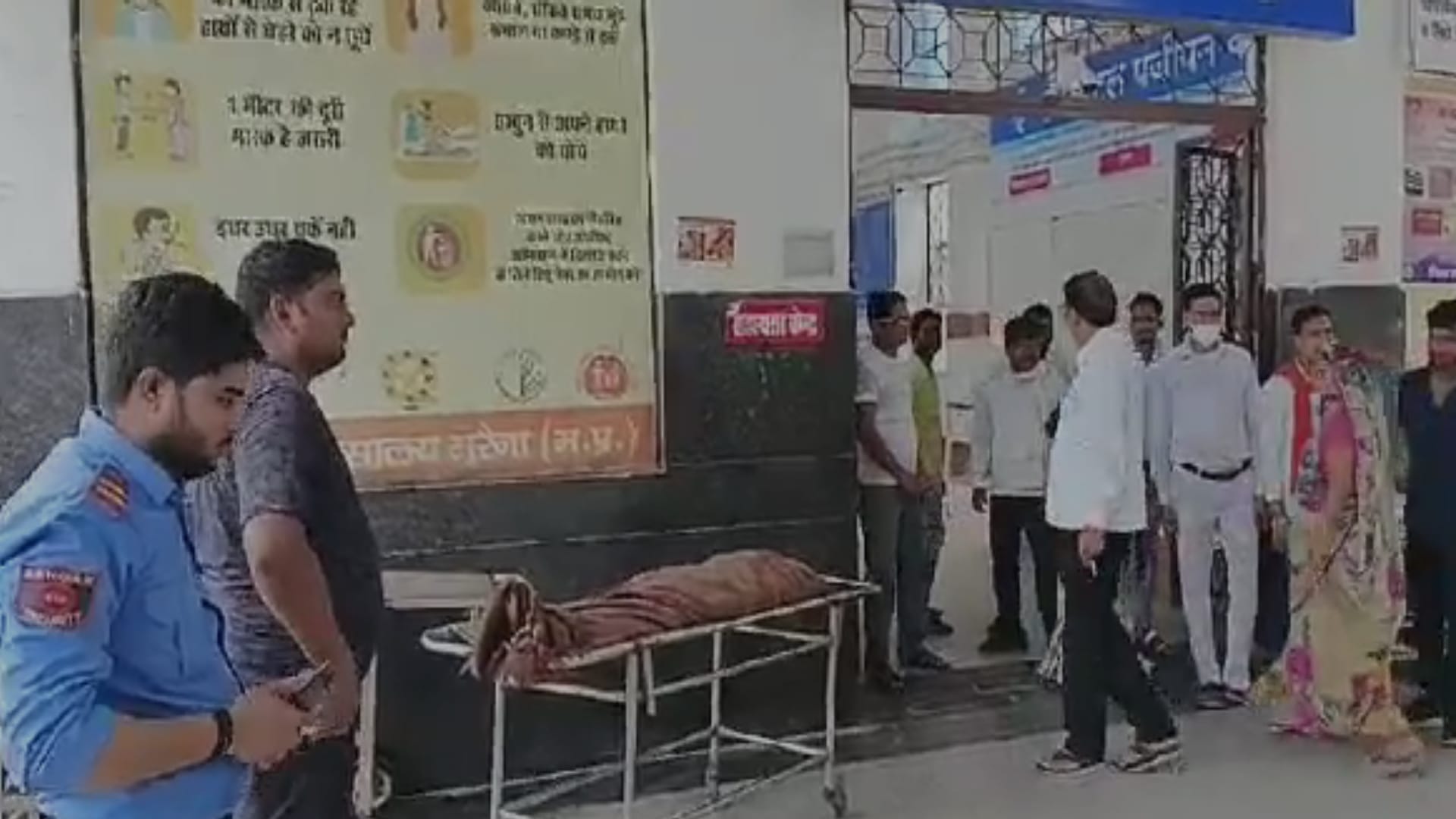मृतकों का अस्पताल में पोस्टमार्टम किया गया