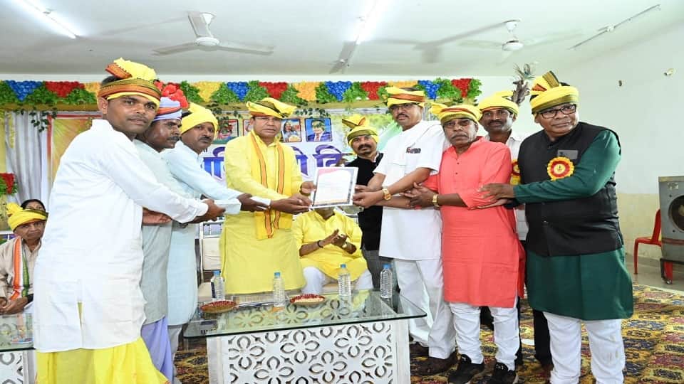 Minister Mohan Markam reached Bemetara