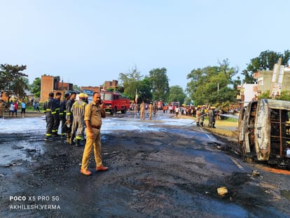 UP: Oil tanker overturned on Barabanki-Gonda road