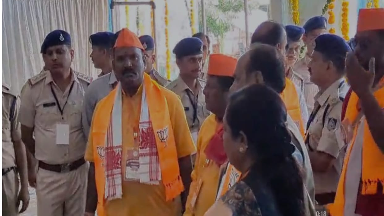 Gwalior Uproar before the state working committee meeting security personnel stopped Minister Gopal Bhargava