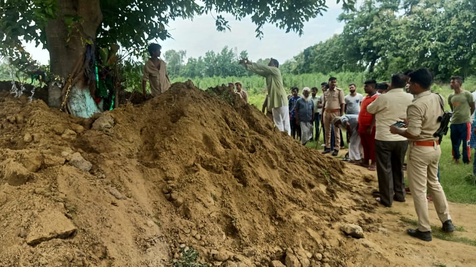 Petrol pump owner tried to encroach on the land of Mazar in Bareilly