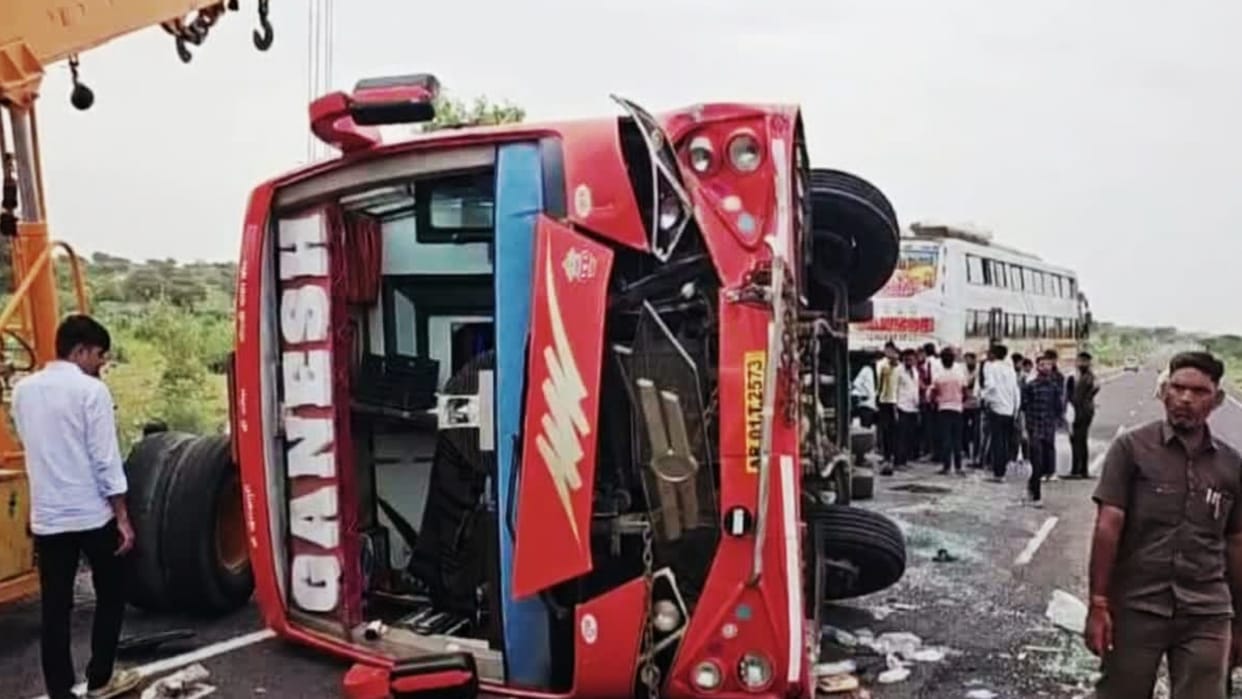Road Accident Accident of private bus coming from Ahmedabad to Barmer 20 passengers injured